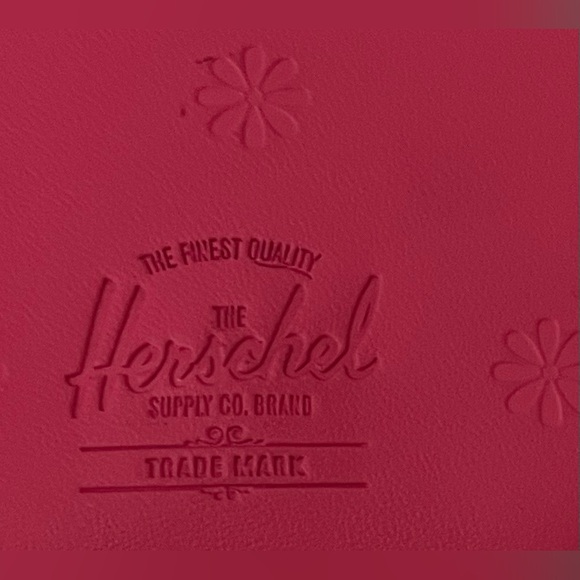 Herschel pink small wallet in great condition. - Picture 8 of 8